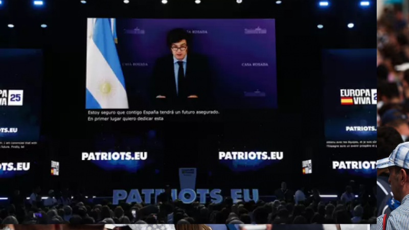 Milei apareció por video en un acto de Vox y explicó que no viajó a España para defender su gestión